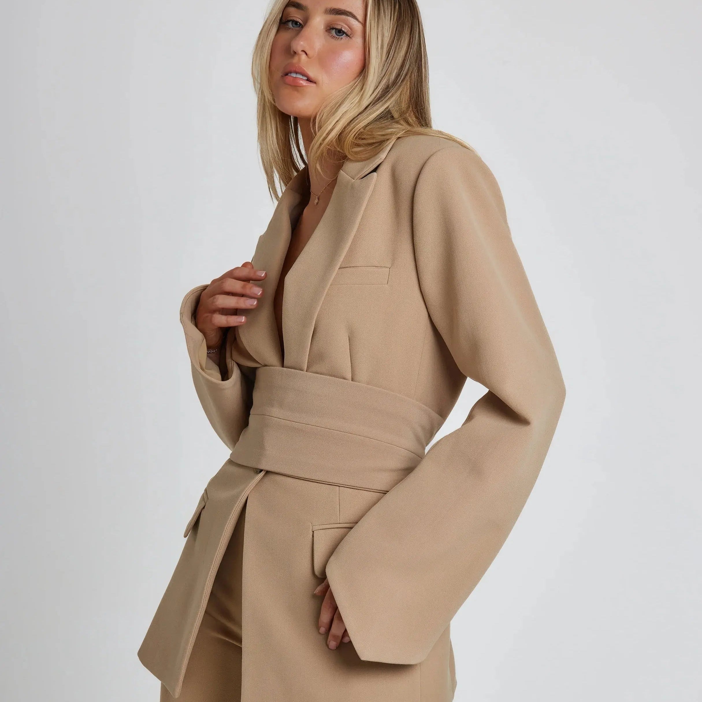 Longline Belted Tailored Blazer with Wide Lapels | Arvella